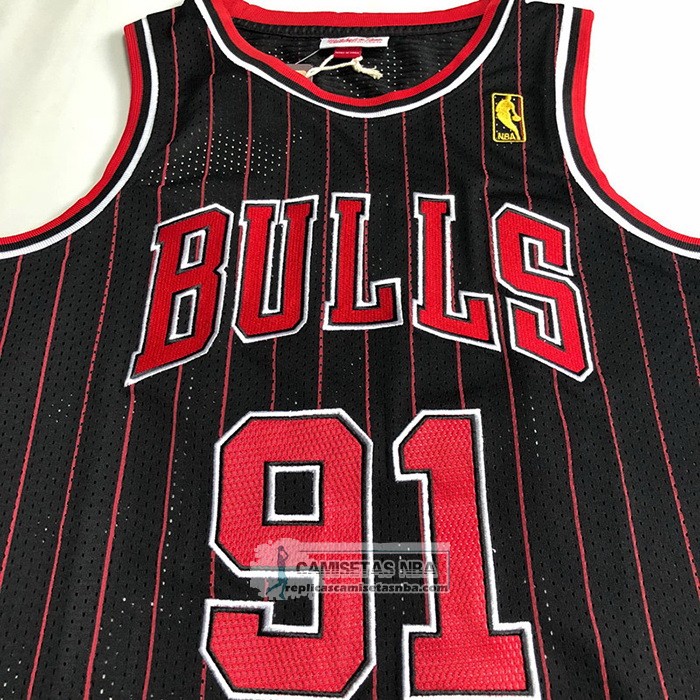 Camiseta Chicago Bulls Dennis Rodman NO 91 Mitchell & Ness 1996-97 Negro